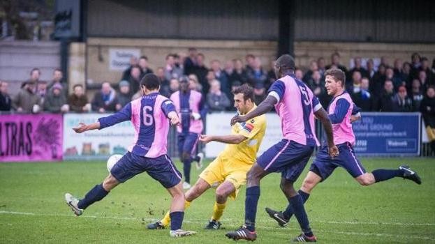 Futbal_Glen Little_FC Wealdstone